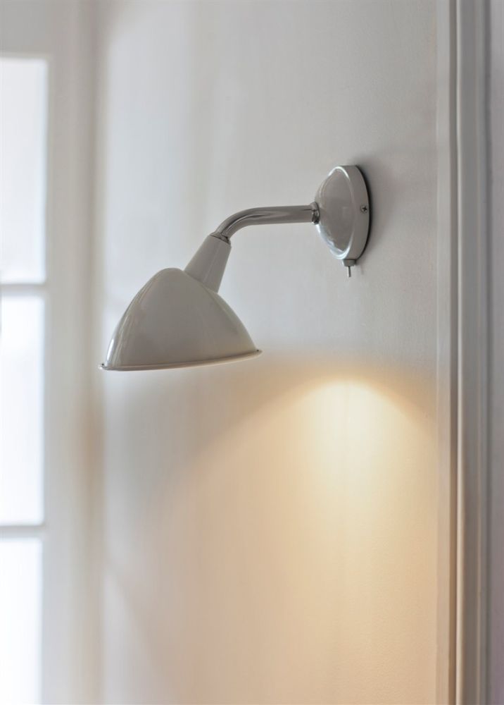 Cheyne Wall Light in Chalk