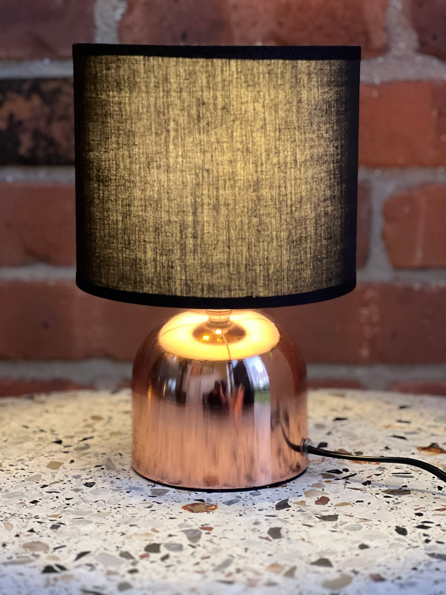 USB copper and black table lamp