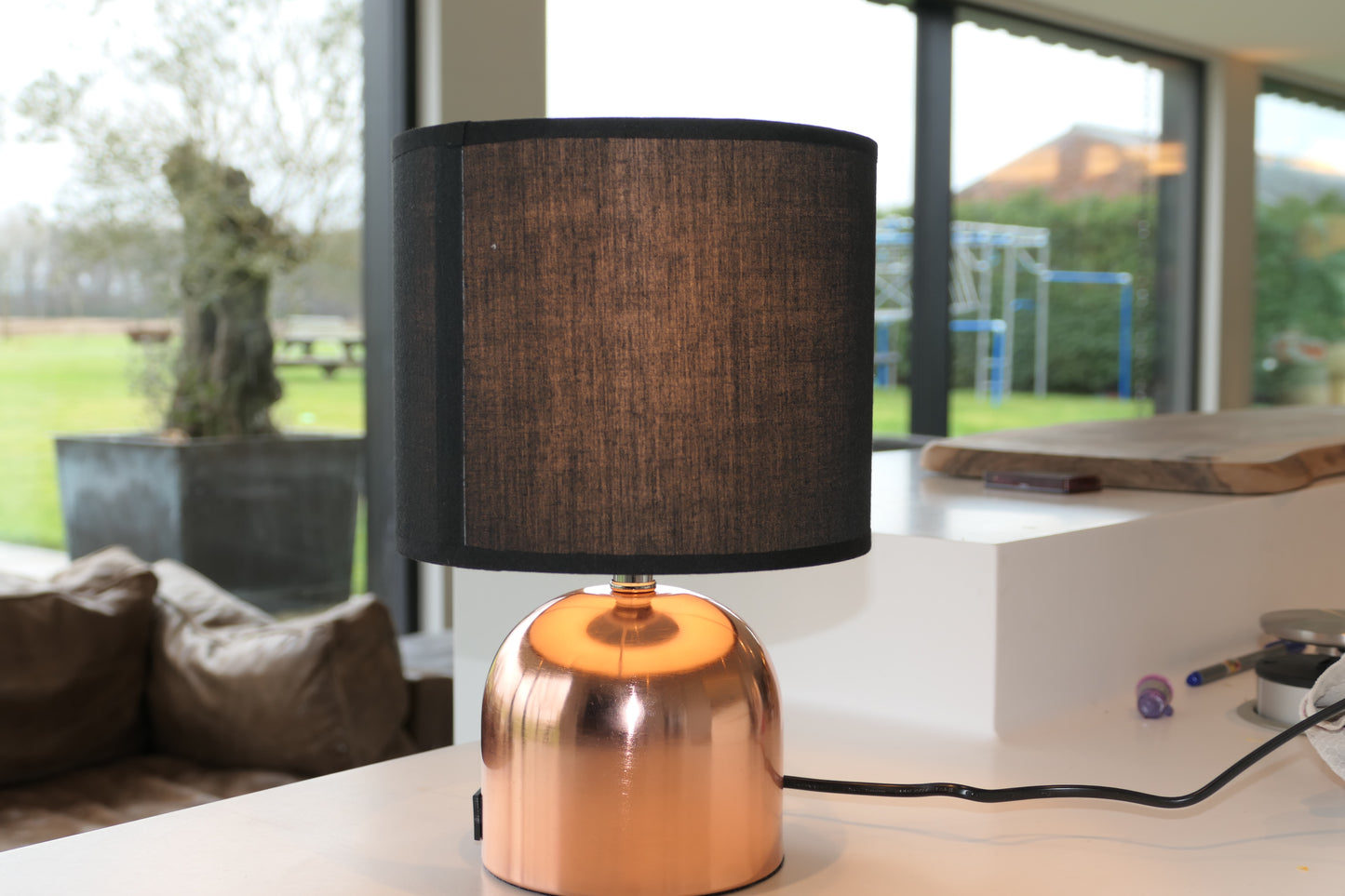 USB copper and black table lamp